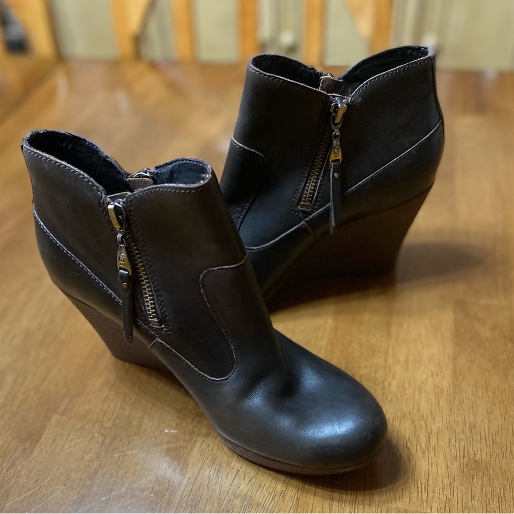 UGG Dark Brown Leather Boots Meredith Lodge Wedge Booties Zip Sides 8